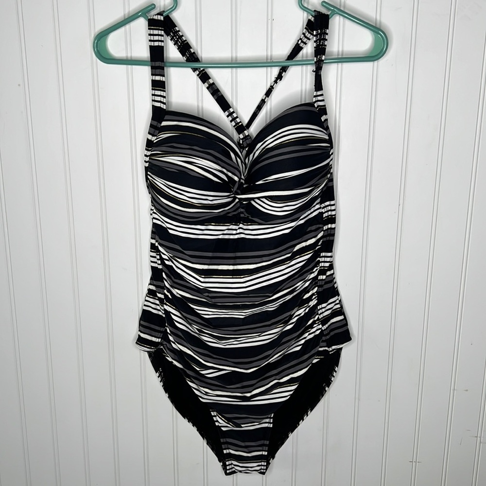 bond-eye Black and White Striped One-Piece Swimsuit size L/12 flattering pushup
